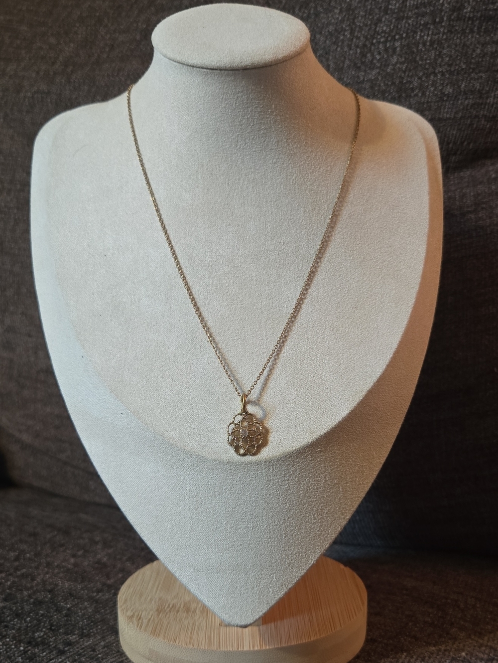 Vintage Antique Gold Tone Floral Filigree Pendant Necklace with Rhinestone